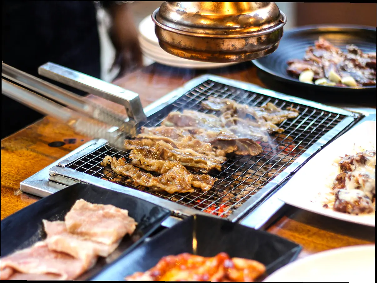 수육과 김치, 그리고 다양한 메뉴 탐험